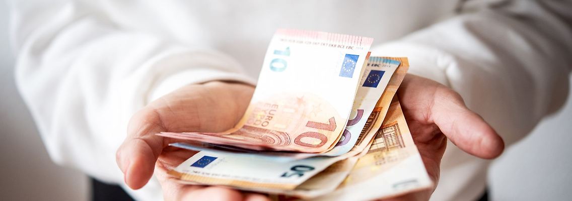 So bleibt die Sparrate Monat für Monat gleich: Indem sie nach dem Gehaltseingang zuallererst abgezweigt wird.