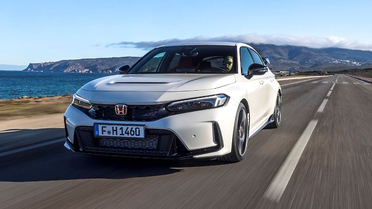 Mit einem Sprintwert von 5,4 Sekunden und einer Spitzengeschwindigkeit von 275 km/h ist der Honda Civic R-Type eine Seltenheit in der Kompaktklasse.