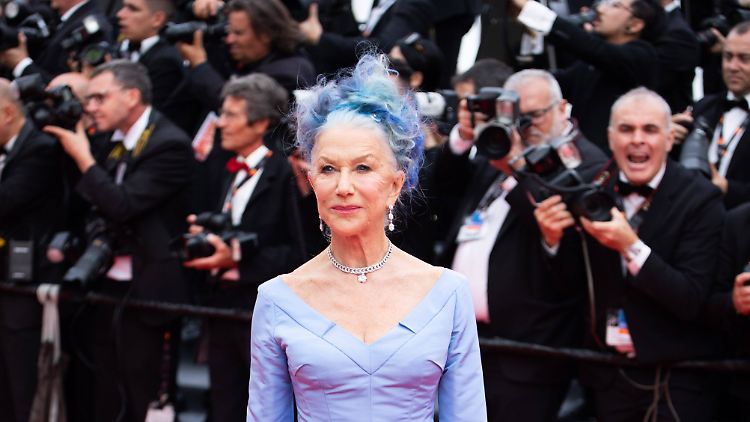 Blaue Haare zum blauen Kleid: Helen Mirren.