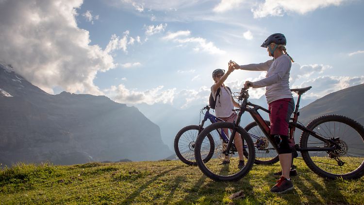 E-Bikes sind momentan sehr gefragt. E-Bike-Schnäppchen sind dabei aber durchaus möglich.