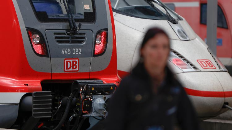 Weitere Warnstreiks sind derzeit kein Thema: Bahn und EVG verhandeln. 