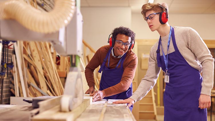 Auszubildende im Handwerk  werden dringend gesucht.
