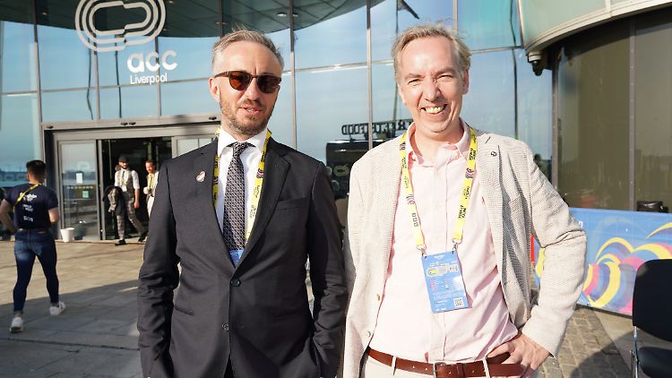 Gemeinsam mit Olli Schulz kommentierte Böhmermann die Musikshow am vergangenen Samstag für das österreichische Radio. 