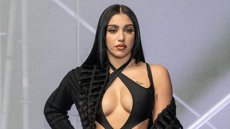 Freizügig unterwegs: Madonnas Tochter Lourdes Leon.