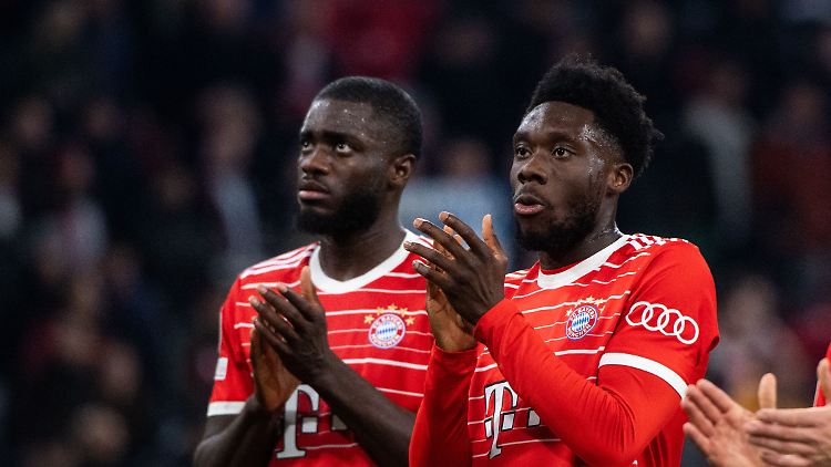 Die Zukunft von Davies (r.) muss nicht unbedingt beim FC Bayern liegen.