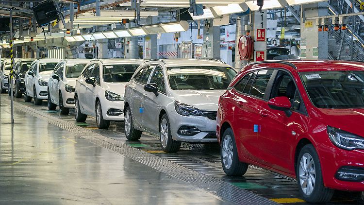 Gemäß dem Handelsabkommen müssen ab kommendem Jahr 45 Prozent des Wertes eines E-Autos aus Großbritannien oder der EU kommen, um Zölle zu vermeiden.