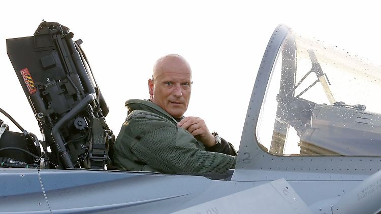 Der ranghöchste Soldat der deutschen Luftstreitkräfte Ingo Gerhartz im Eurofighter. 
