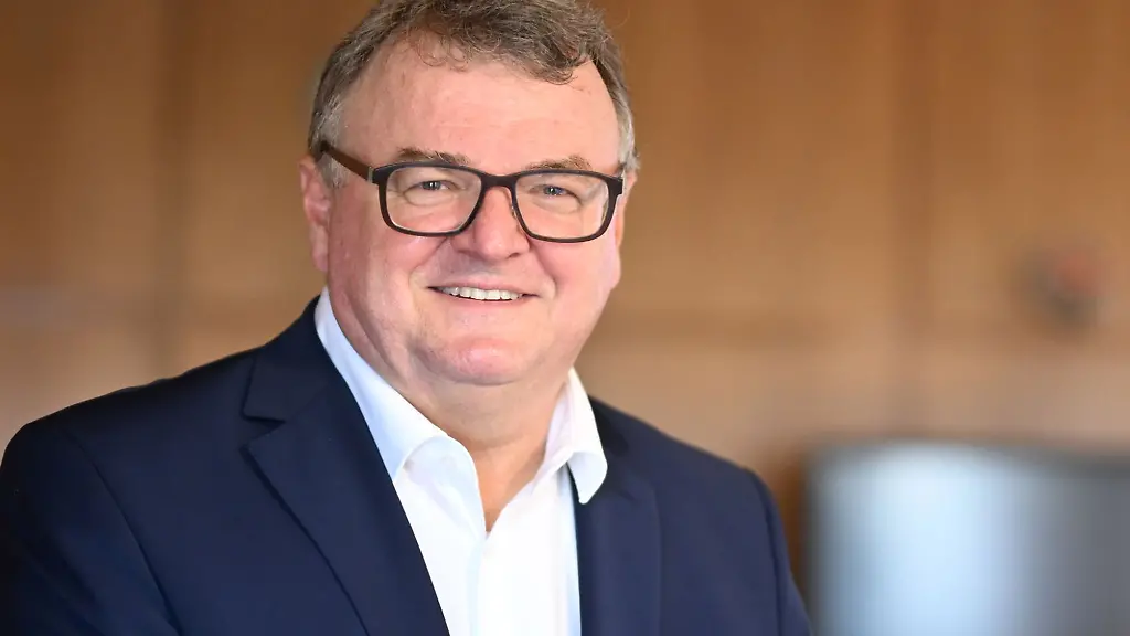 Andreas-Brand-parteilos-Oberbuergermeister-der-Stadt-Friedrichshafen