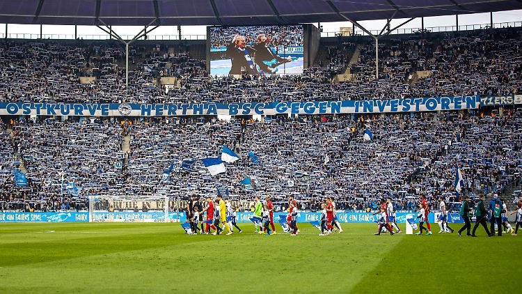 Noch ein letztes Mal laufen die Spieler der Hertha in der Bundesliga ins Olympiastadion ein. Der siebte Abstieg droht. 