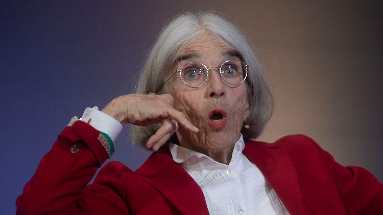"Im Namen von Werten und Moral redigieren die Leute die Vergangenheit um", kritisiert Donna Leon. 