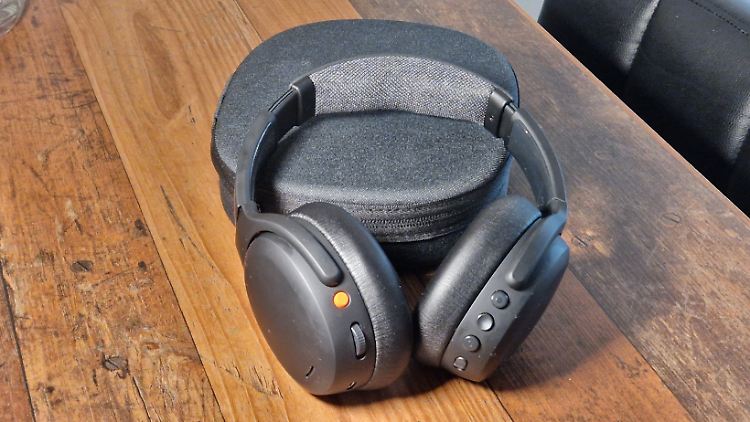 Im Lieferumfang ist auch eine Aufbewahrungsbox enthalten - auch hier punktet Skullcandy mit schlichtem Design.