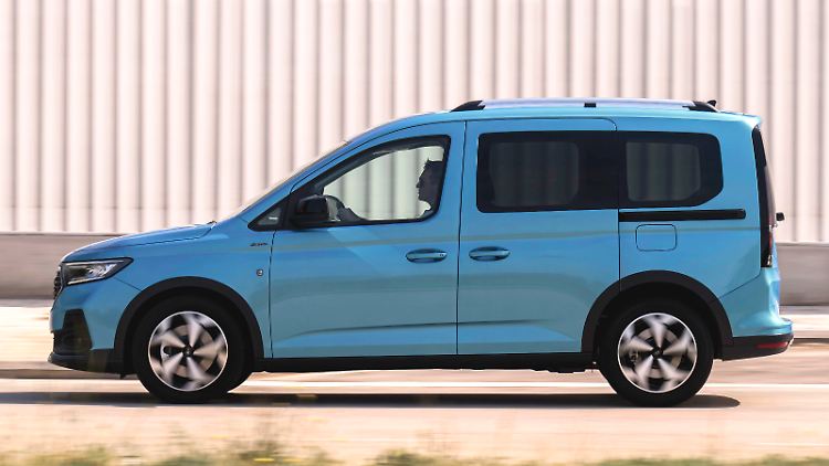 Bereits die viereinhalb Meter lange Kurzversion des Ford Tourneo Connect ist ein stattliches und geräumiges Auto.