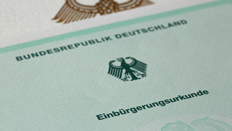 Die Einbürgerung soll künftig im Regelfall schon nach fünf Jahren legalen Aufenthalts möglich sein.