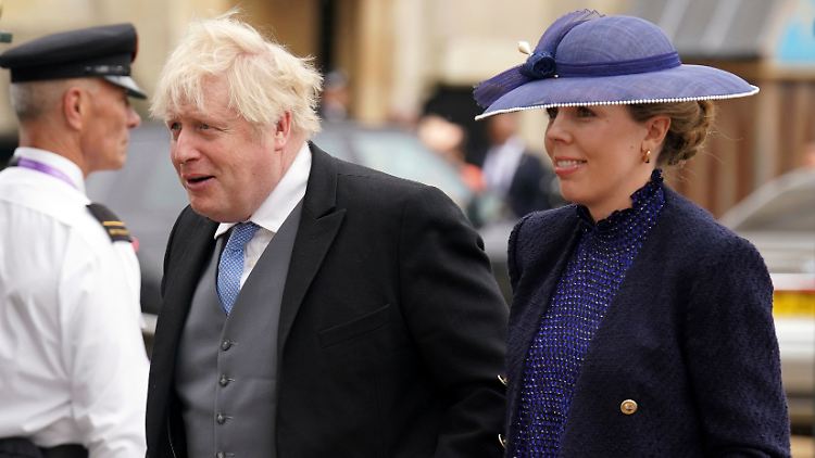 Boris und Carrie Johnson sind seit 2021 verheiratet und haben die gemeinsamen Kinder Wilfred und Romy.
