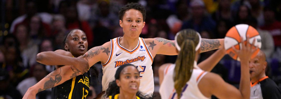2023-05-20T043209Z_1321230899_MT1USATODAY20707861_RTRMADP_3_WNBA-PHOENIX-MERCURY-AT-LOS-ANGELES-SPARKS.JPG