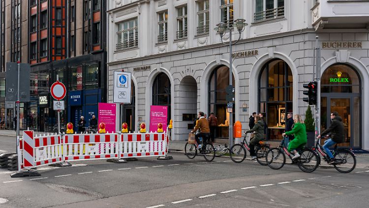 Teile der wichtigen Friedrichstraße sind Fußgängern und Radlern vorbehalten.