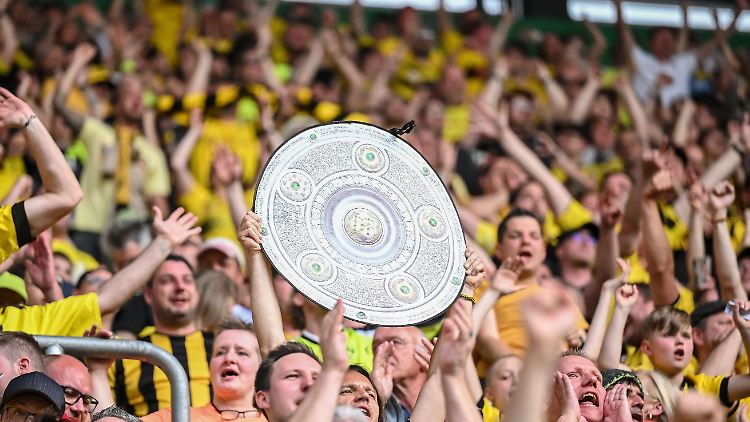 Die Meisterschale war in den vergangenen Jahrzehnten nicht immer ein Erfolgsgarant für die Aktionäre.