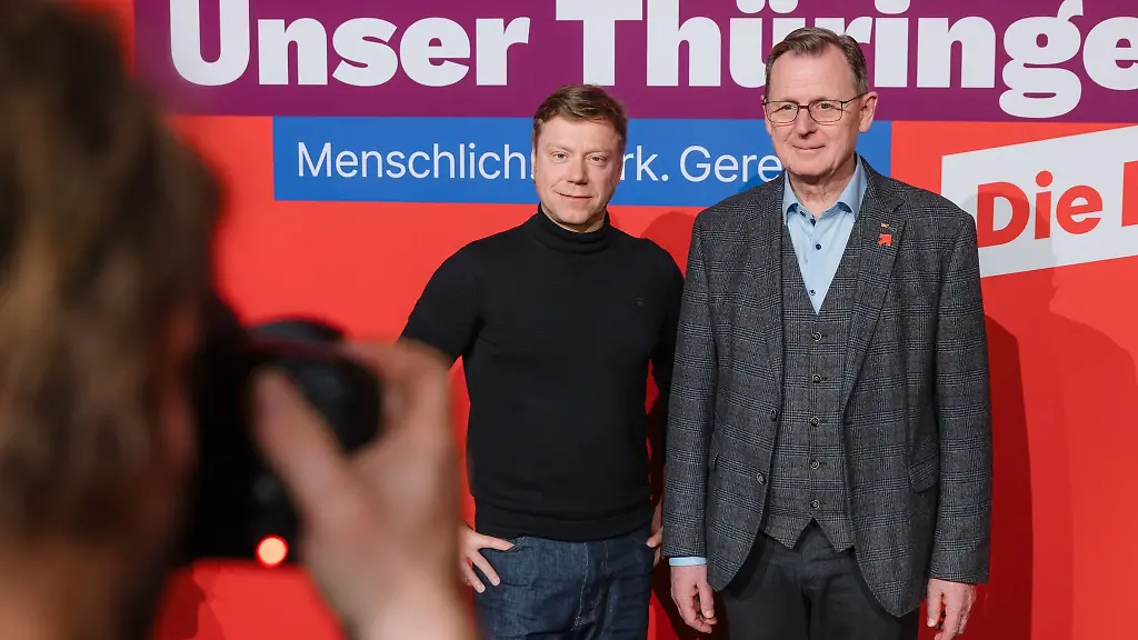 Martin-Schirdewan-l-Bundes-Parteivorsitzender-posiert-mit-Bodo-Ramelow-Thueringer-Ministerpraesident