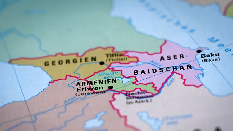Seit 2020 gilt ein Waffenstillstandsabkommen zwischen den beiden Staaten.