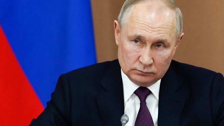 Putin zeigt sich unbeeindruckt von den Sanktionen der EU. Doch die russische Wirtschaft zahlt einen hohen Preis.