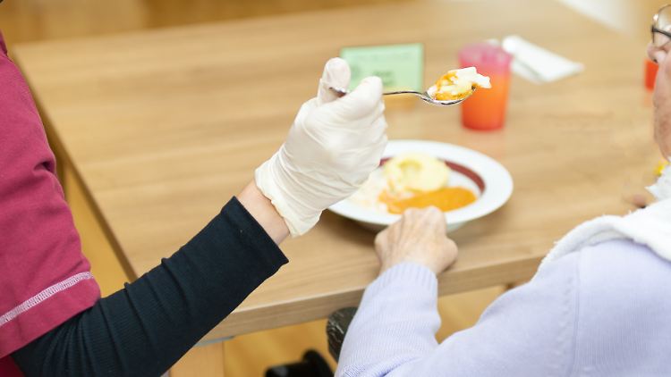 Bürger sollen laut Gesetzentwurf künftig flexibel entscheiden, wie sie ihr Pflegebudget einsetzen. 
