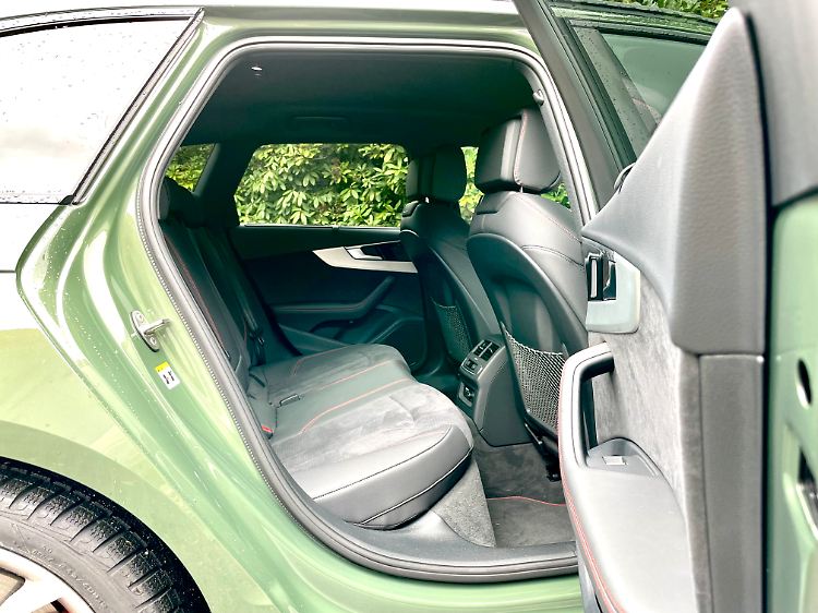 Der Audi A4 ist ein vorzüglicher Reisewagen und hat viel Platz in der zweiten Reihe.