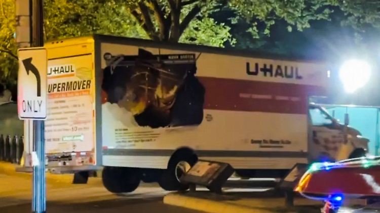 Der Fahrer rammte mit seinem Truck Poller am Lafayette Square. 