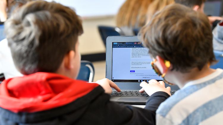 Zwei Drittel der befragten Schüler sagten, dass sie durch die Nutzung von ChatGPT ihre Noten verbessern können.