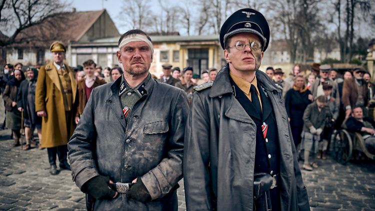 Hass macht hässlich: Kemper (Christian Schneeweiß, l.) und Von Starnfeld (Alexander Scheer) von der SS.
