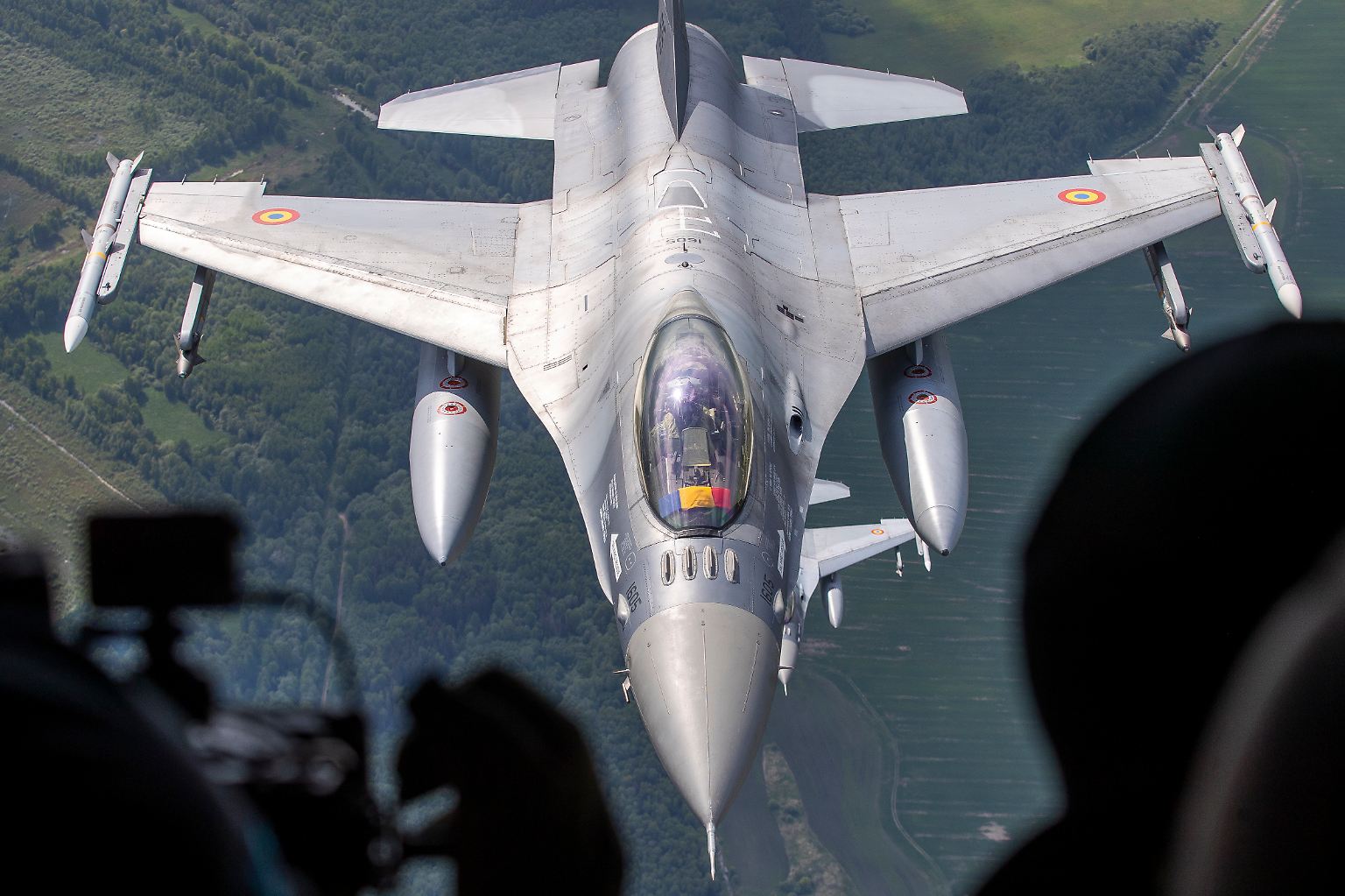 Das Kampfflugzeug F-16 gehört zu den leistungsfähigsten Militärjets weltweit.