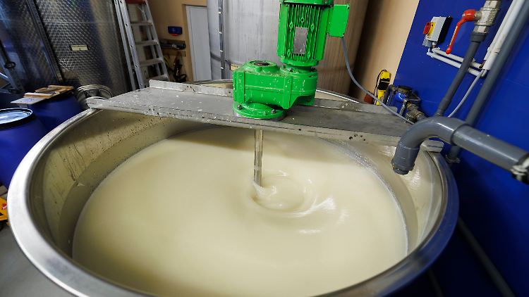 Wasser, Seife und ein "Verdickungsmittel" sind drin. Mehr verrät Chef nicht über die geheime Pustefix-Mischung. 