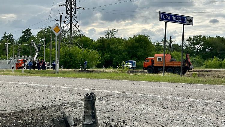 Bei dem Angriff wurde nach offiziellen russischen Angaben ein Zivilist getötet, eine Frau sei während der Evakuierung ihrer Wohnung an Herzversagen gestorben