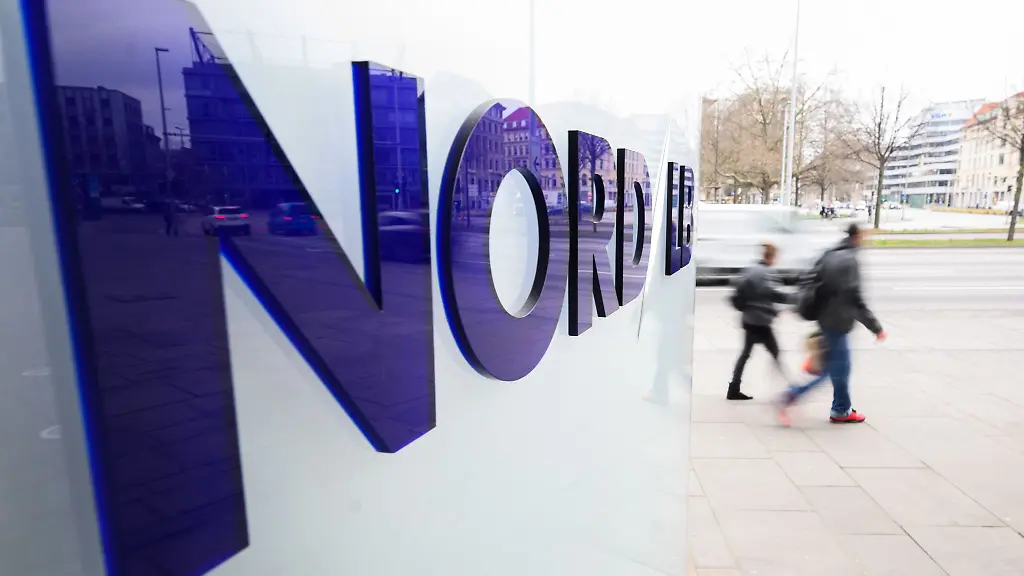 Ein-Logo-steht-am-Eingang-der-Norddeutschen-Landesbank