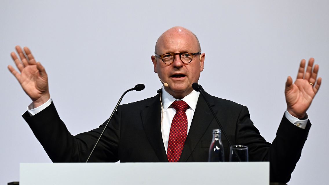 Für Markus Lewe ist es insgesamt die dritte Amtszeit als Präsident.