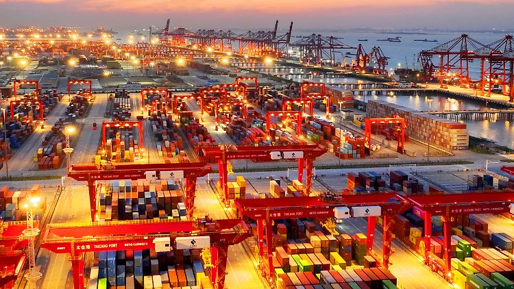 Allein 2022 investierten deutsche Firmen nach Angaben der Deutschen Bundesbank die Rekordsumme von 11,5 Milliarden Euro in China.
