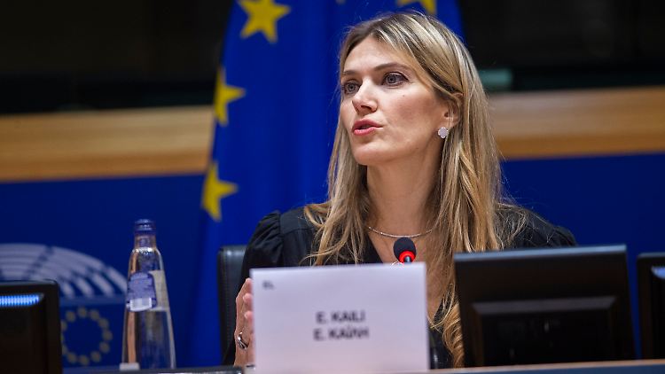 Eva Kaili wird Korruption, Geldwäsche und Mitgliedschaft in einer kriminellen Vereinigung vorgeworfen. 
