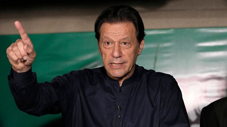 In Pakistan löste die Festnahme des Ex-Premiers Imran Khan landesweit massive Proteste aus.