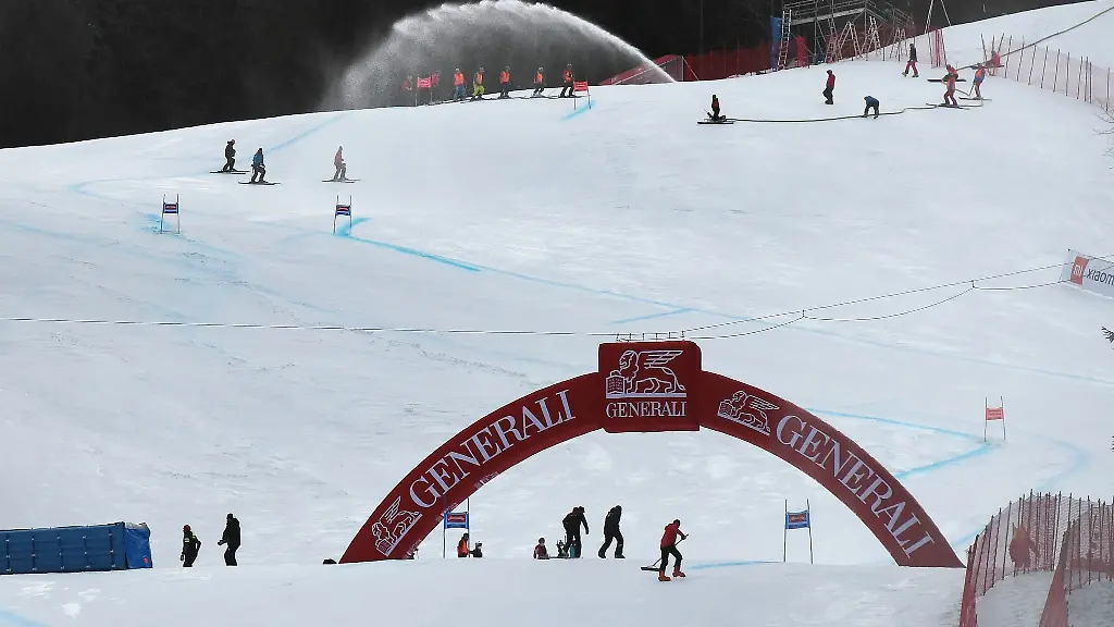 Die-Kandahar-Piste-in-Garmisch-Partenkirchen-waehrend-der-Vorbereitungen-zu-einem-Weltcup-Rennen