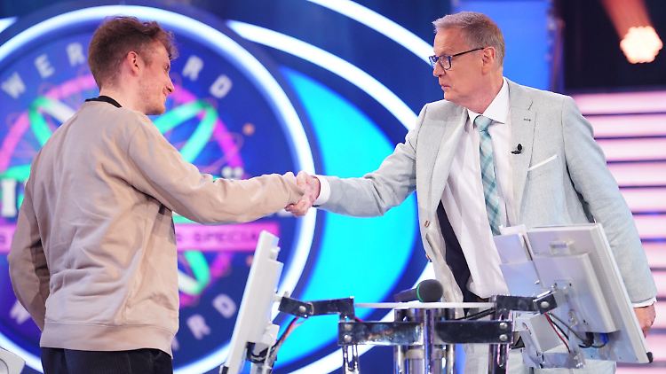 Kandidat Moritz Kaupp-Merkle kann sich bei Günther Jauch bedanken, dass  seine Freunde wieder versöhnt mit ihm sind - und bei "MrWissen2Go".