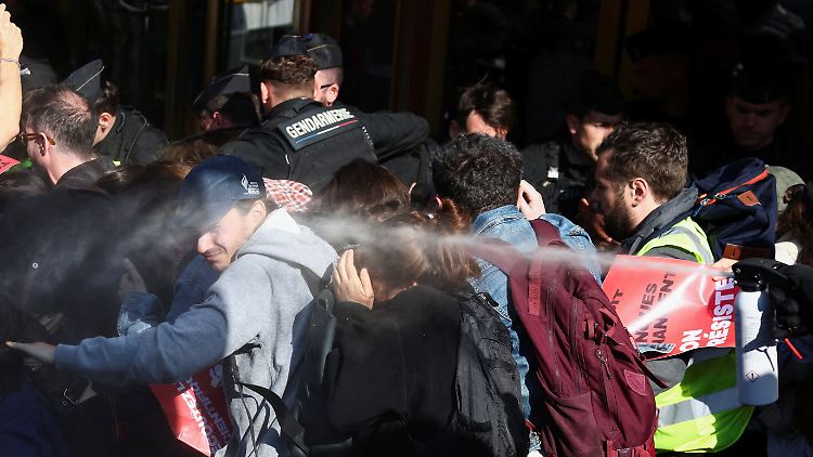 Die Polizei ging gegen die Demonstranten vor.