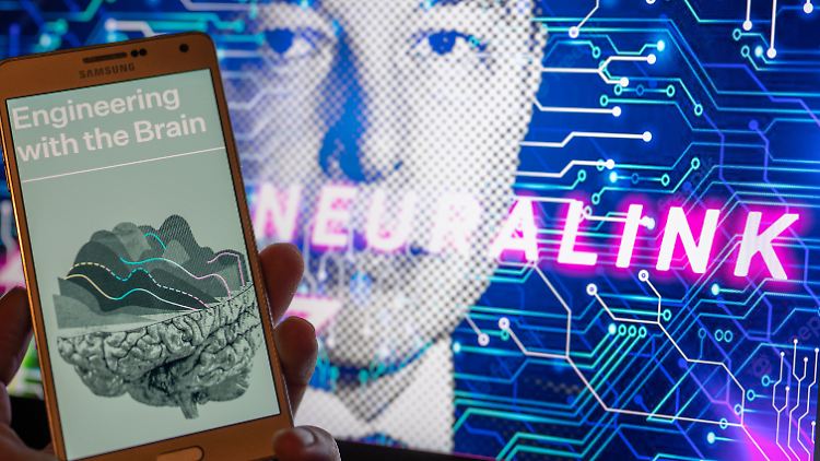 Neuralink soll es auch ermöglichen, Erinnerungen von Menschen auf Maschinen herunterzuladen, zu speichern, abzurufen und anschließend in einen neuen Körper zu übertragen.