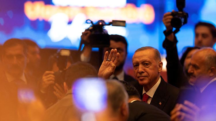 Erdoğan geht als Favorit in die Stichwahl am Sonntag.