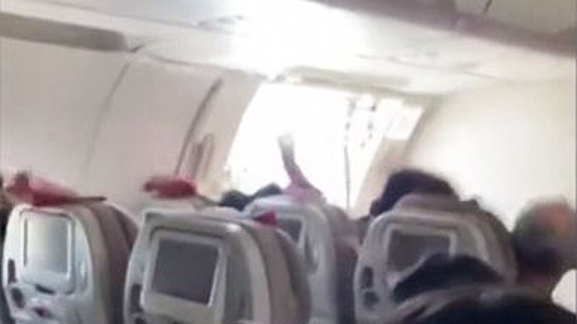 Flugzeugtür.jpg