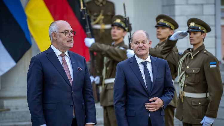 Scholz mit dem estnischen Präsident Alar Karis.