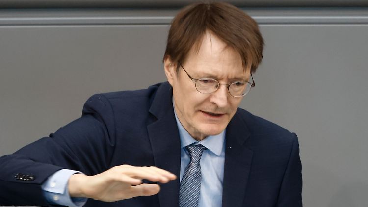 Abwärts soll es mit den deutschen Kliniken nach Worten von Gesundheitsminister Lauterbach nicht gehen. 