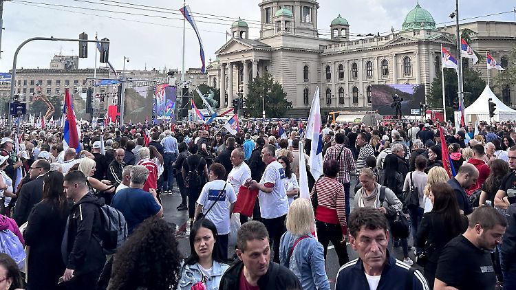 Präsident Vucic hatte "die größte Versammlung in der Geschichte" Serbiens angekündigt.