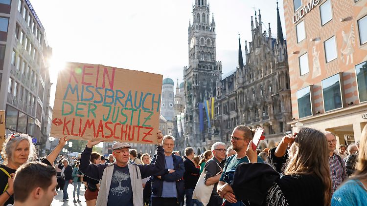 Nach der Razzia kam es - wie hier in München - zu Solidaritätskundgebungen mit der Letzten Generation.