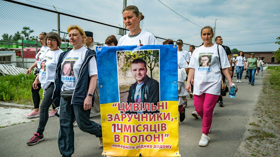 Seit mehr als einem Jahr seien ihre Angehörigen in Haft auf russischem Gebiet, erklärt die Gruppe.