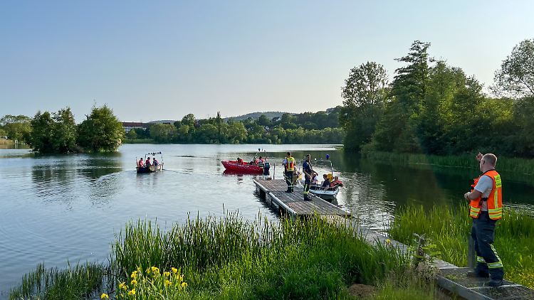See bei Bebra: Warum die beiden Jugendlichen nicht mehr aus dem Wasser auftauchten, ist noch unklar. 