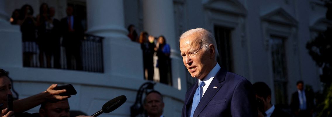 2023-05-27T110311Z_51683699_RC2L61A46NZD_RTRMADP_3_USA-DEBT.JPG